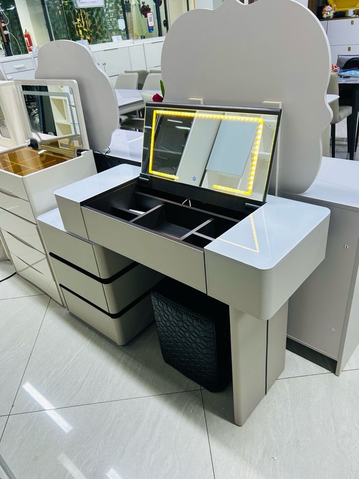 Гоо сайхны ширээ 