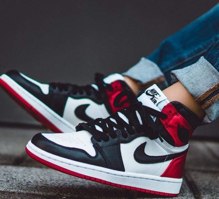 Air Jordan 1 Satin Black Toe