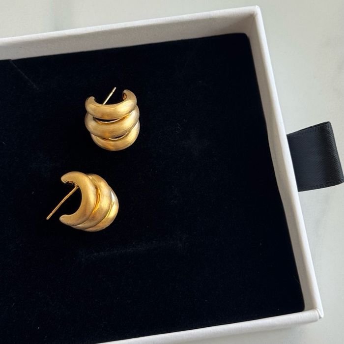 Brushed gold earrings