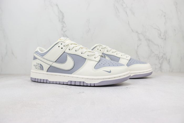 NIKE SB Dunk Low x North face 73