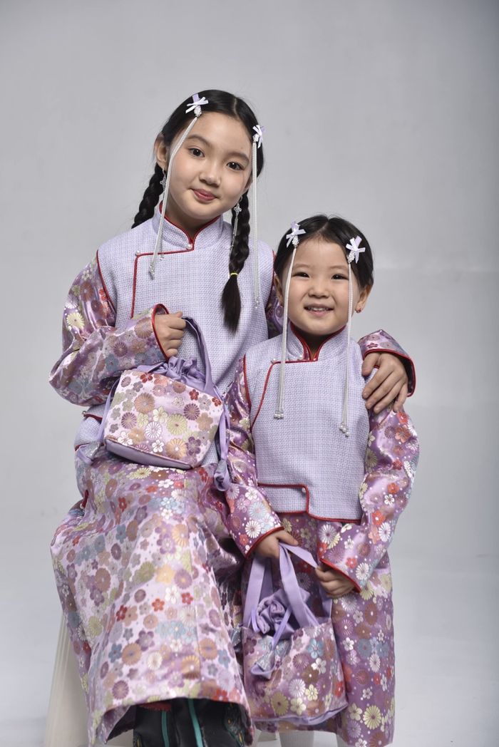 Торгон дээл твийд хантааз хослол