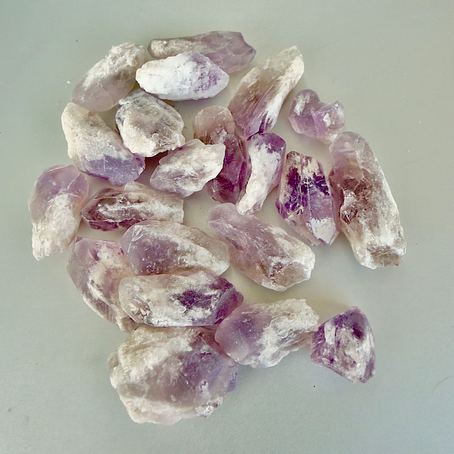 Түүхий нил ягаан болор чулуу (үзүүрт)