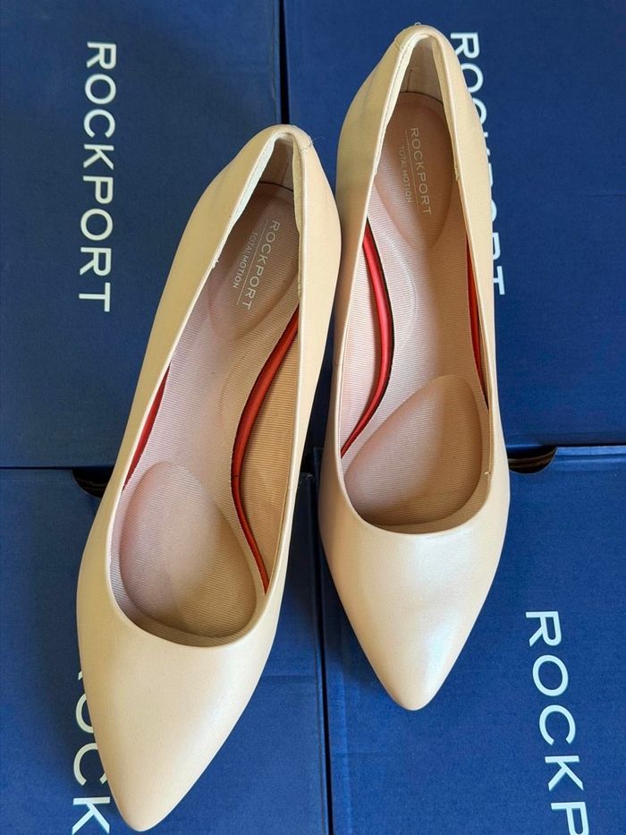 Rockport off white heel