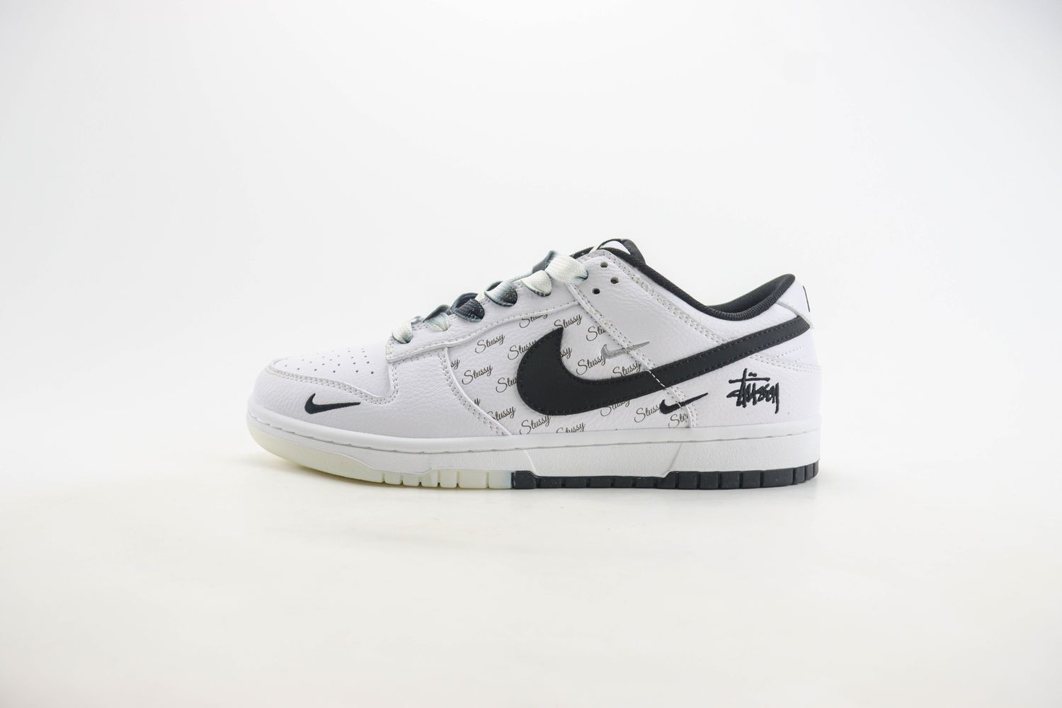 Nike SB Dunk Low x Stussy 73