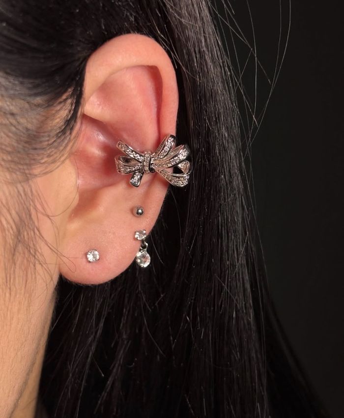 Хавчдаг ээмэг