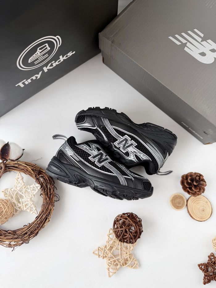 New Balance 740 Black