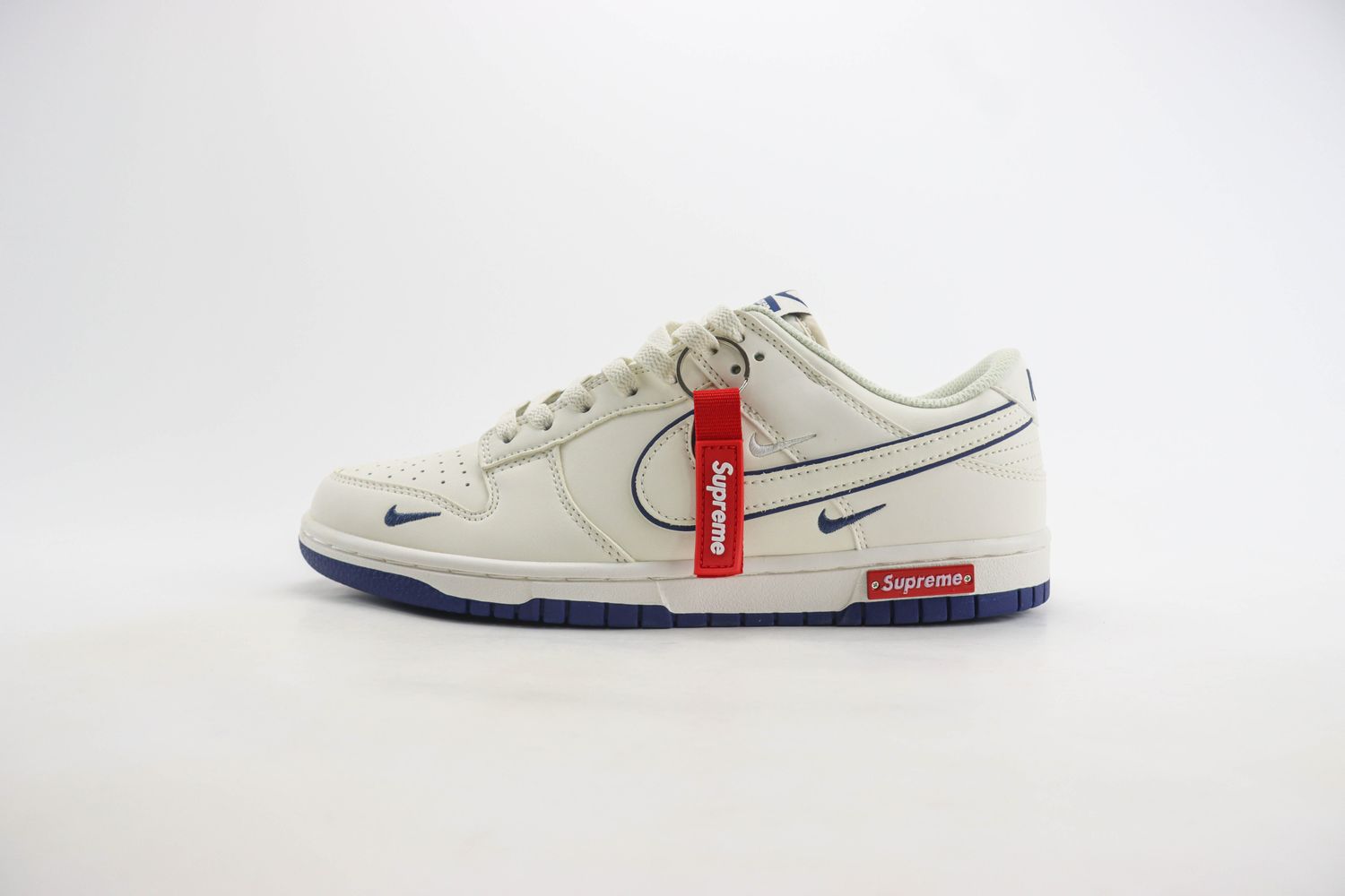 Nike SB Dunk Low x supreme 70