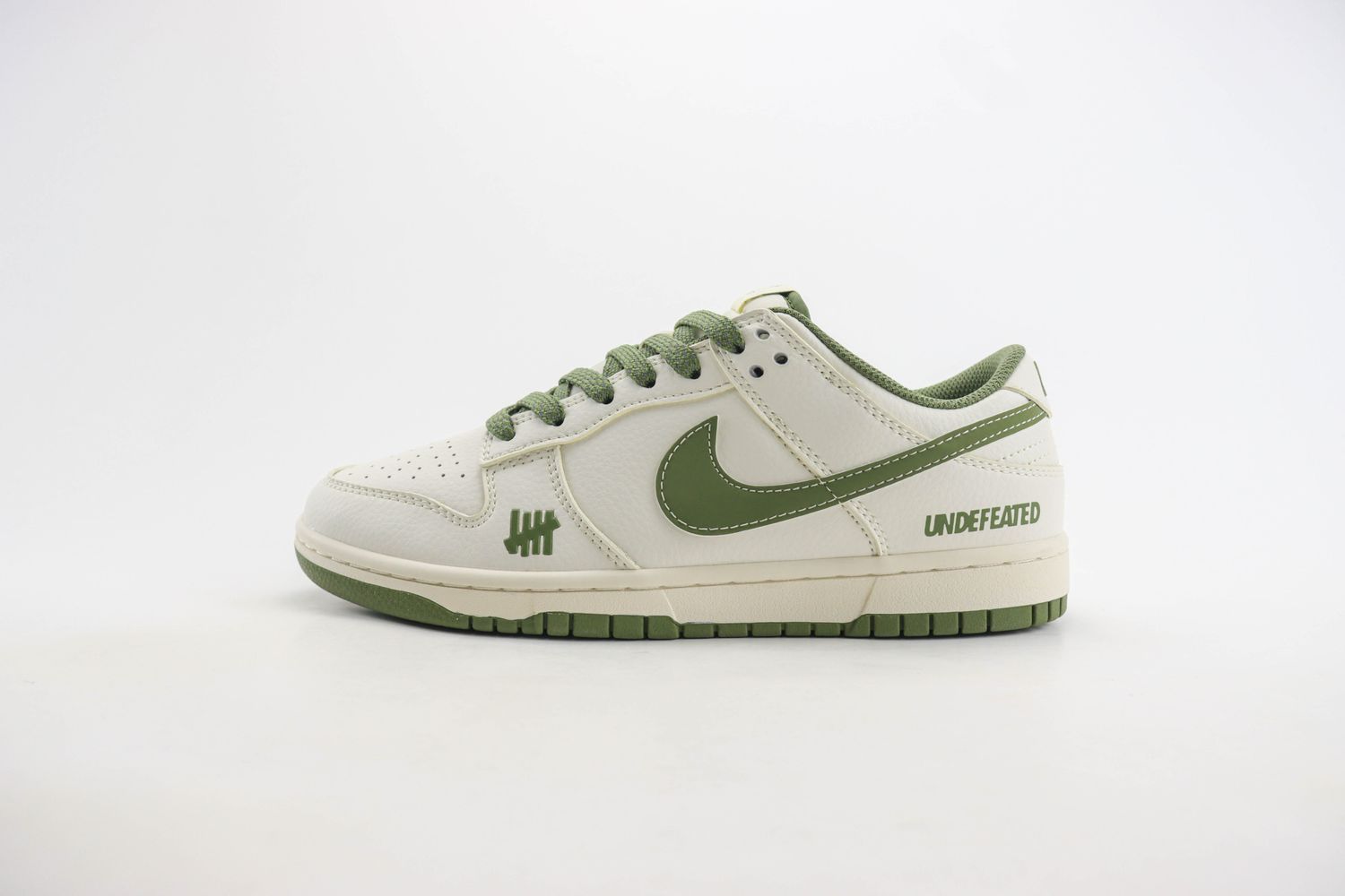  Nike SB Dunk Low x UNDEFEATED 14