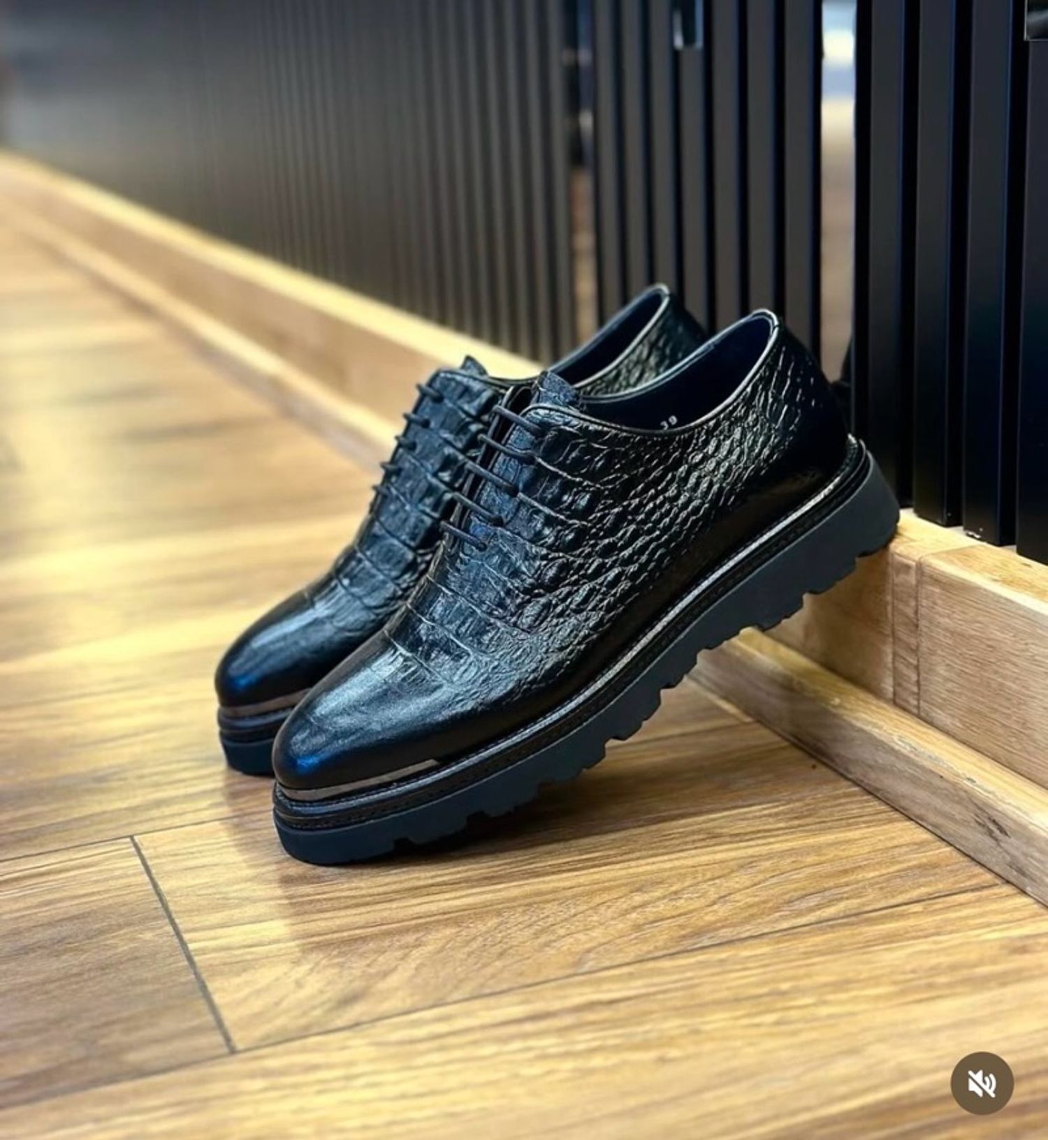 CROCODILE BLACK