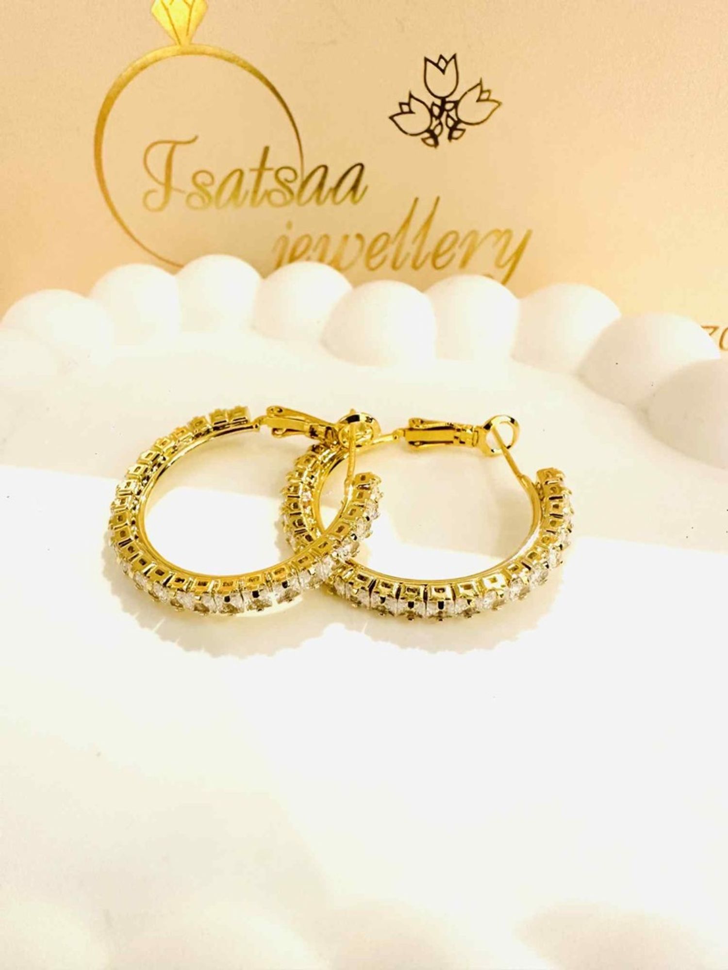 Шигтгээтэй цагираган ээмэн