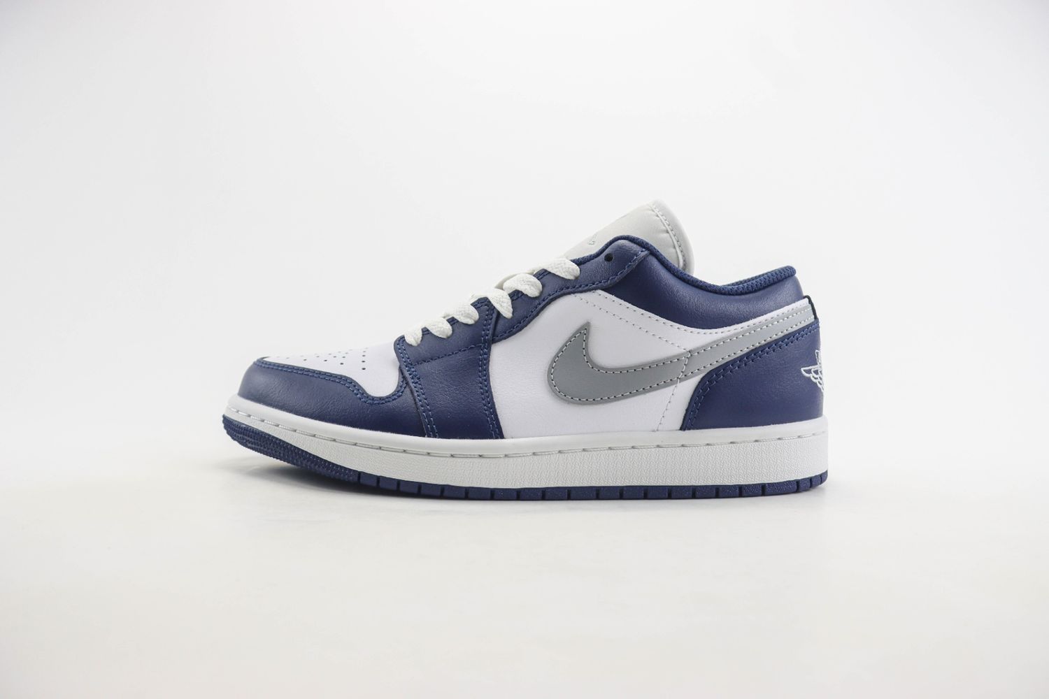 Jordan 1 Low Wolf Grey Midnight Navy