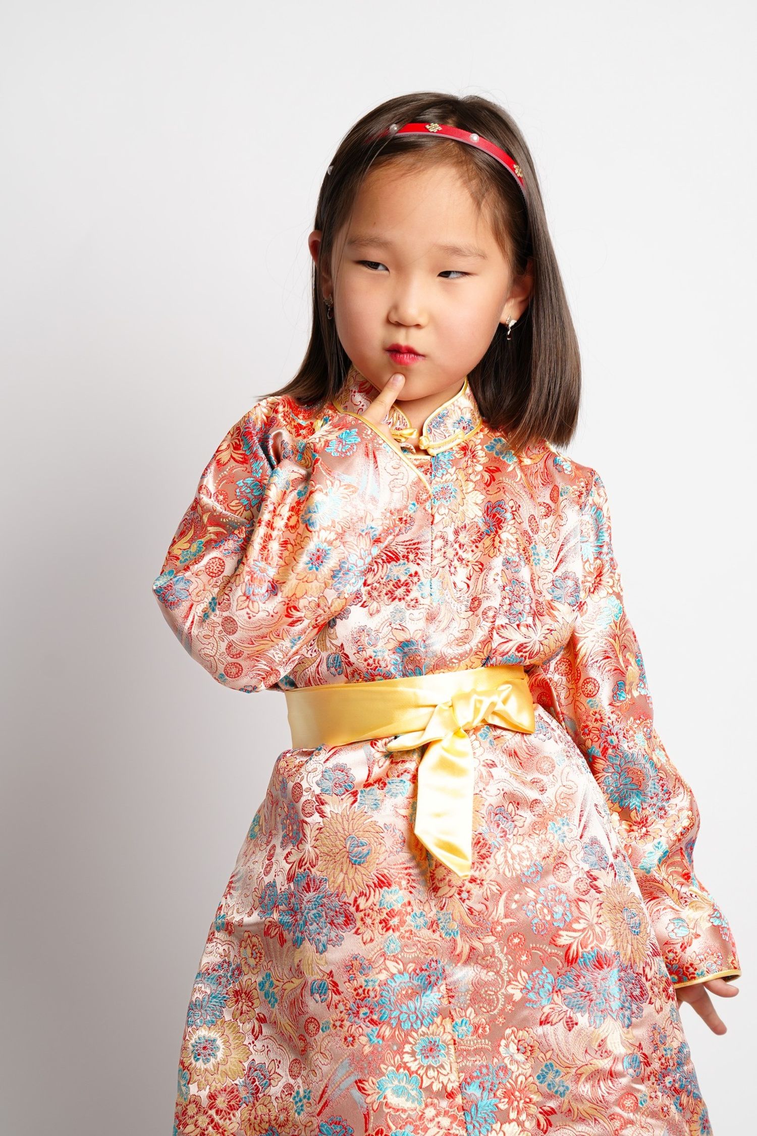 Цэцгэн хээтэй торгон дээл