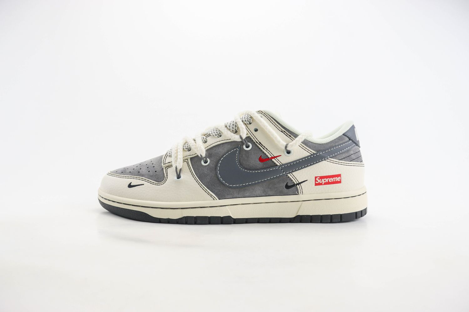 NK SB Dunk Low  supreme 40 