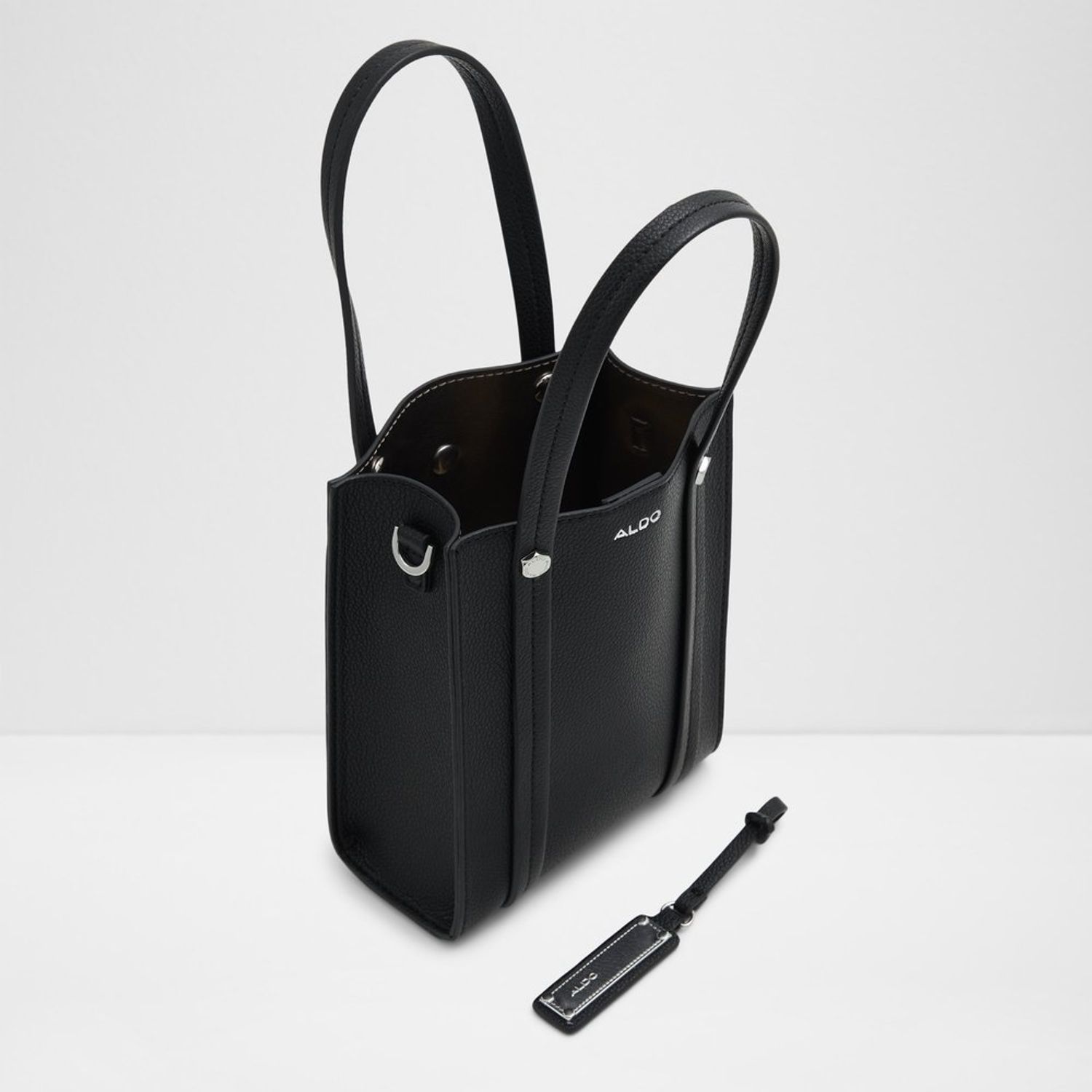 https://cdn.zochil.shop/58d6877b-0965-4a58-a397-3471d96e537c_t1500.jpg