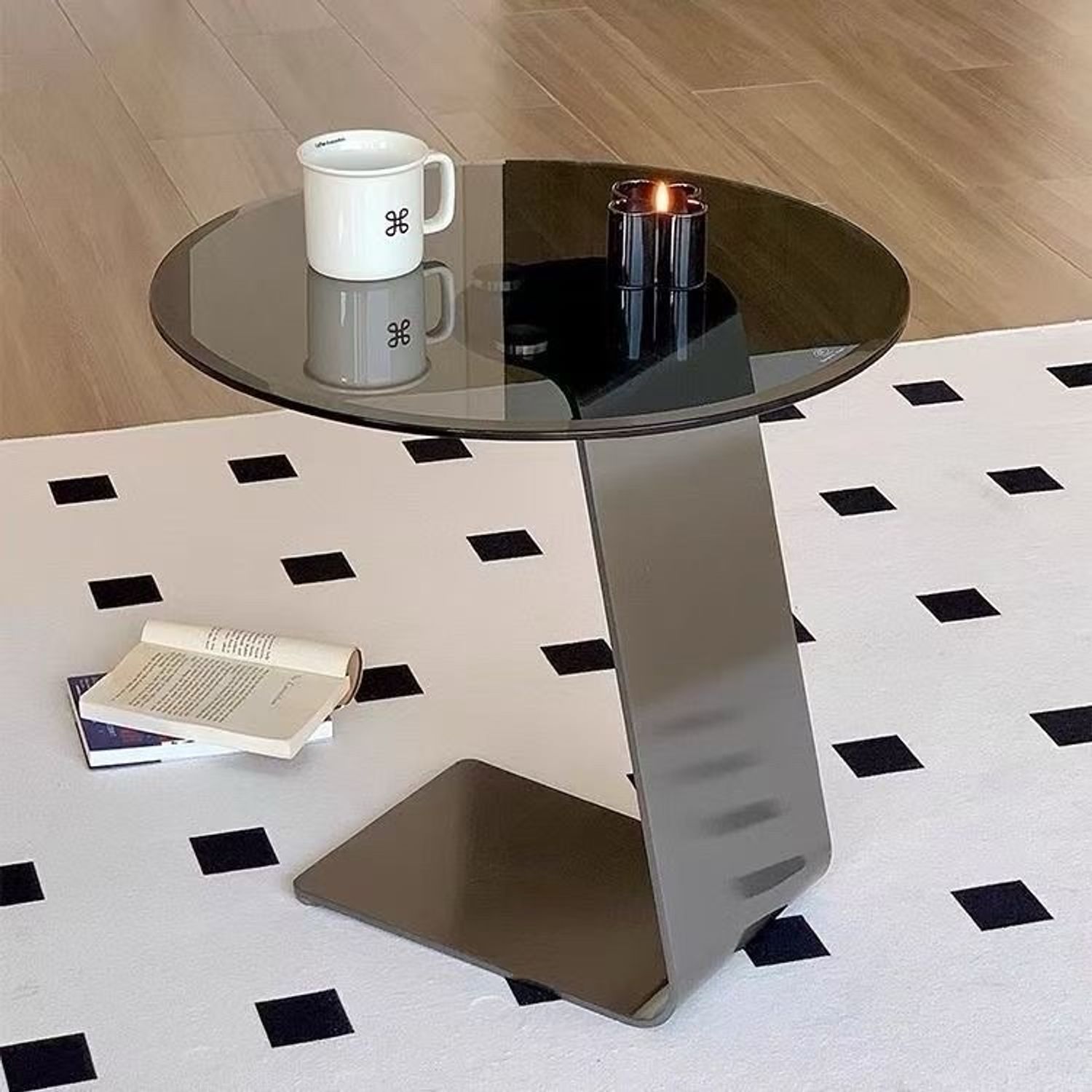 Ган суурьтай шилэн ширээ