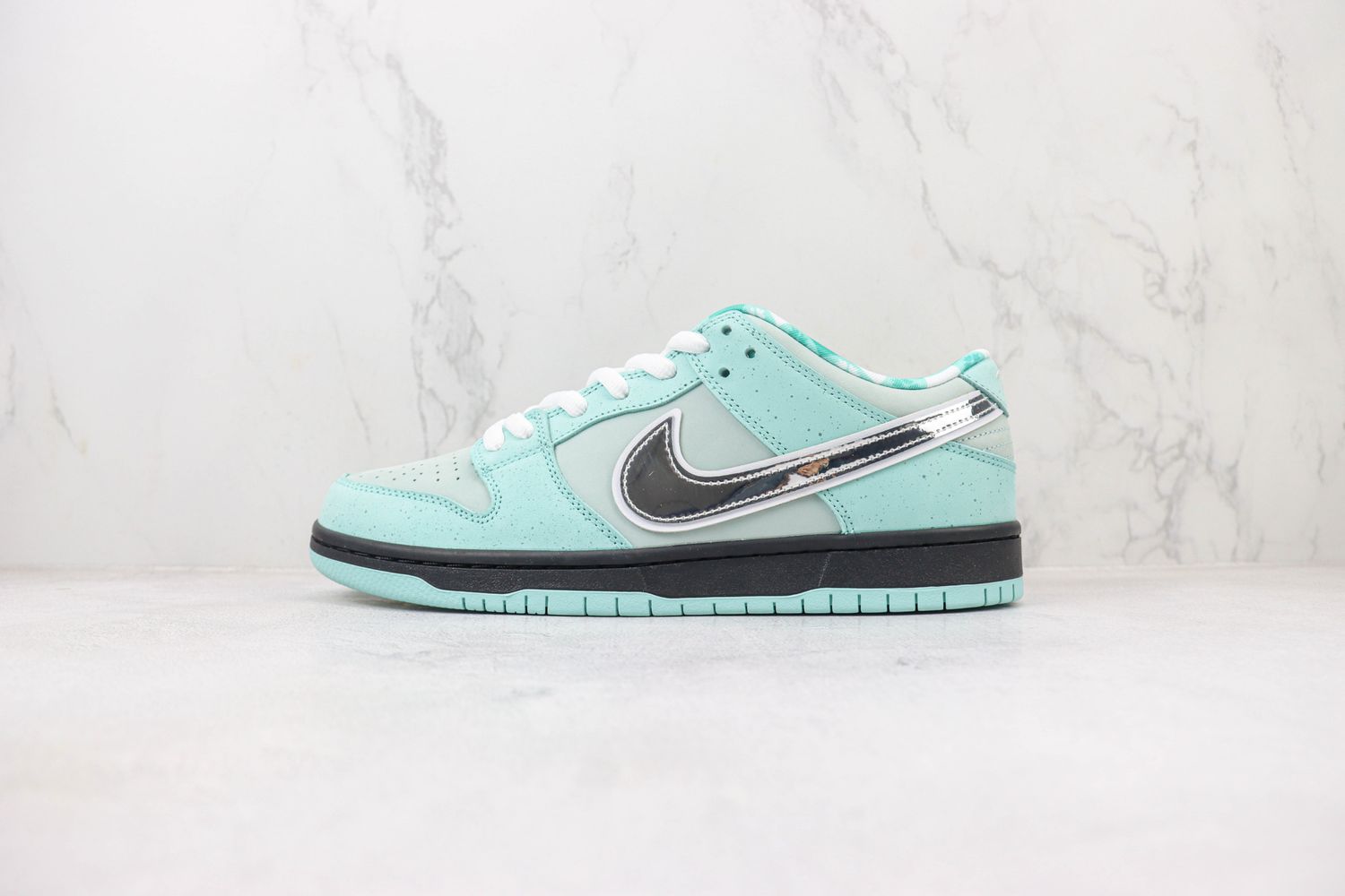  Tagzfootwear X NK Dunk SB Low