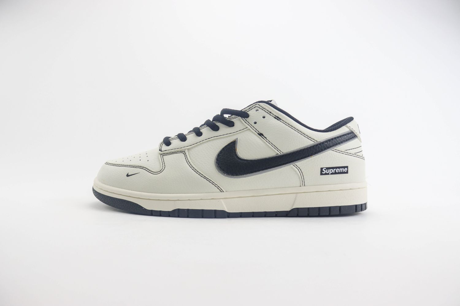 Nike SB Dunk Low x Supreme 116