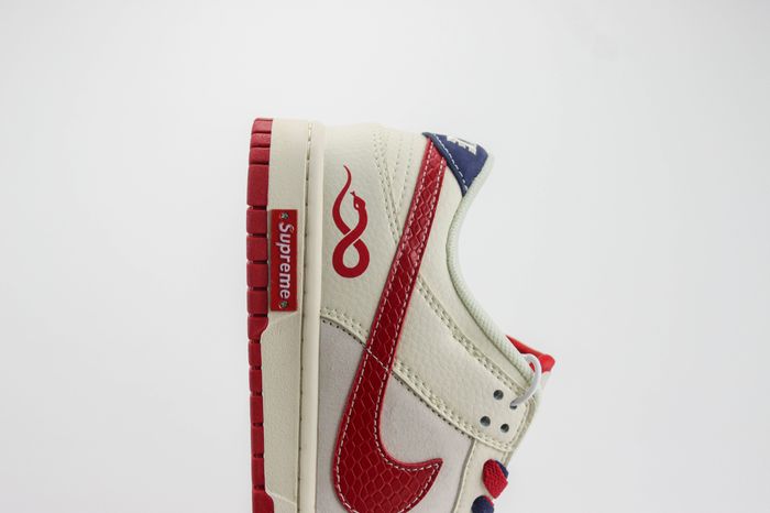 Nike SB Dunk Low x supreme 24