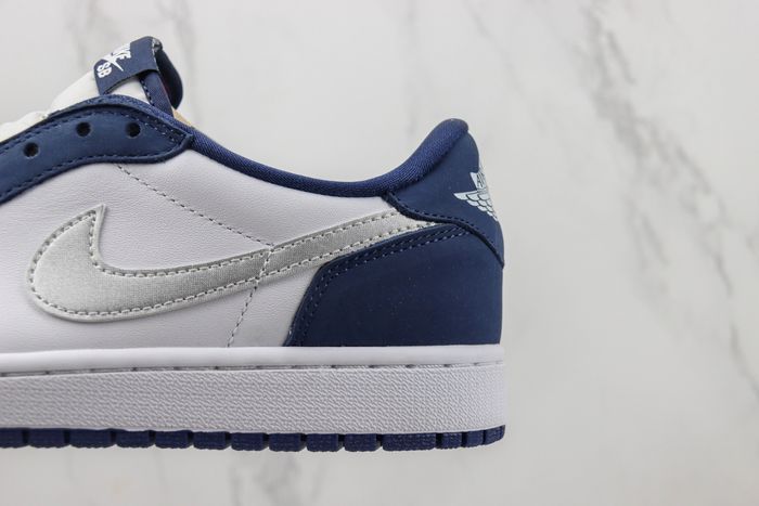 Jordan 1 Low SB Midnight Navy