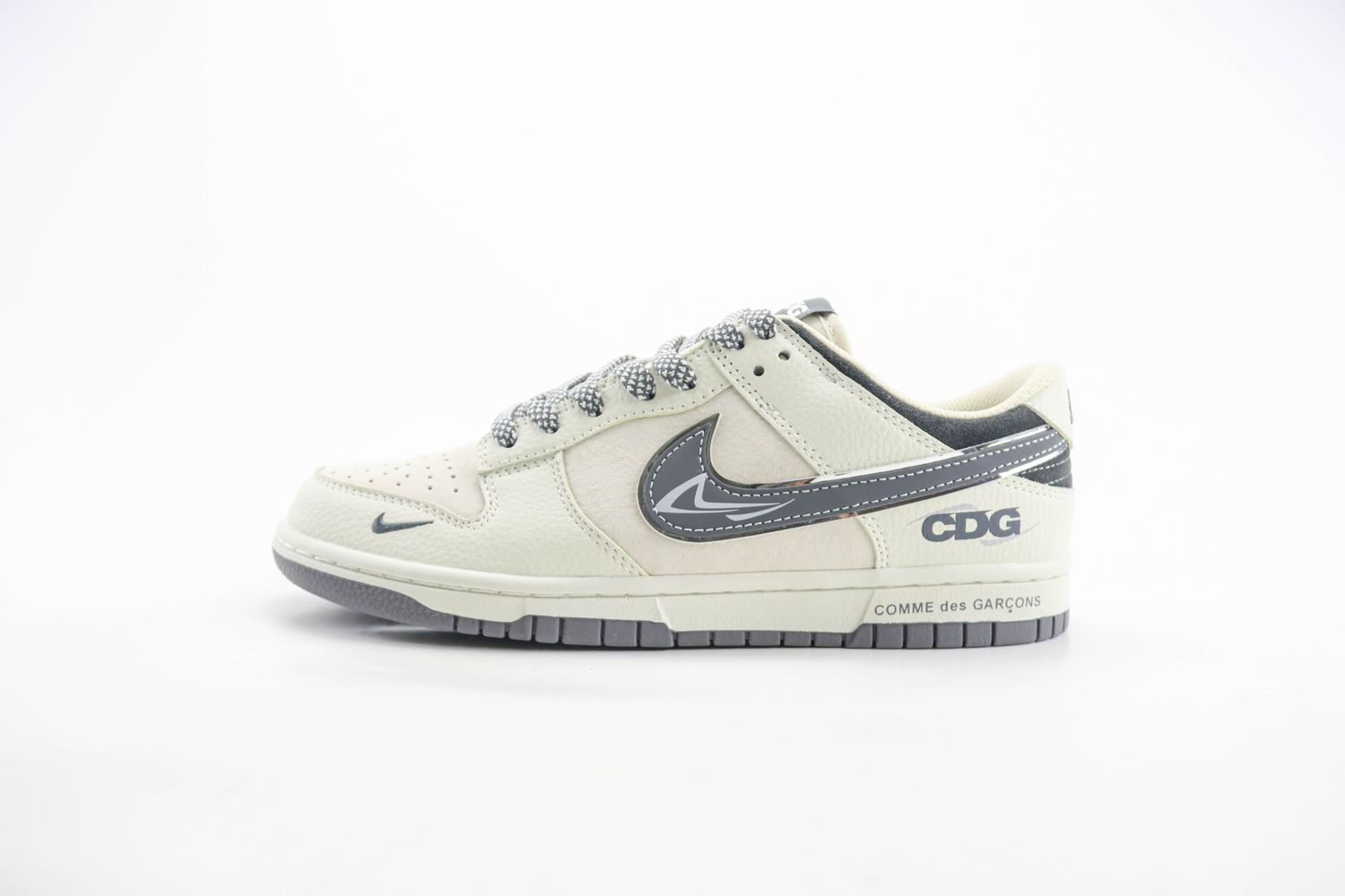 Nike SB Dunk Low x CDG