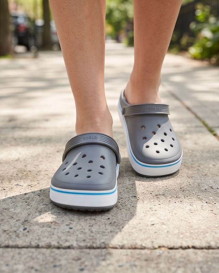 Crocks black