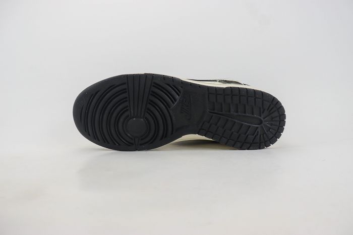 Nike SB Dunk Low x Stussy 40