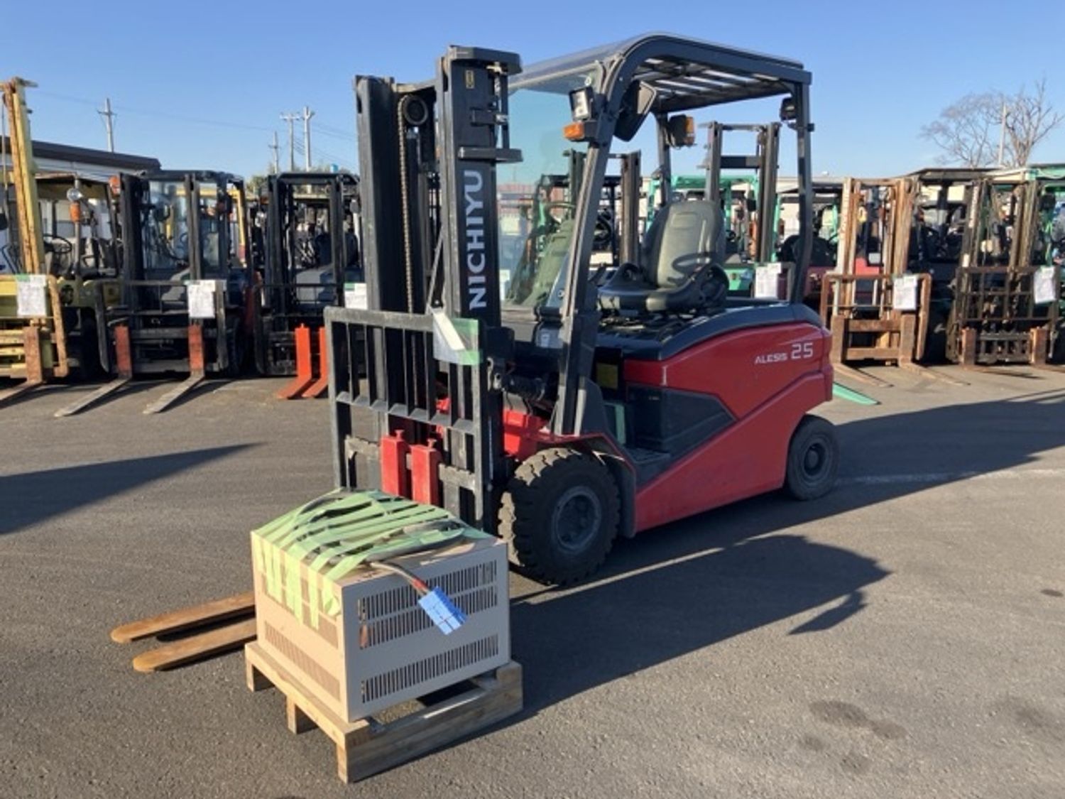 Nichiyu цахилгаан сэрээт өргөгч