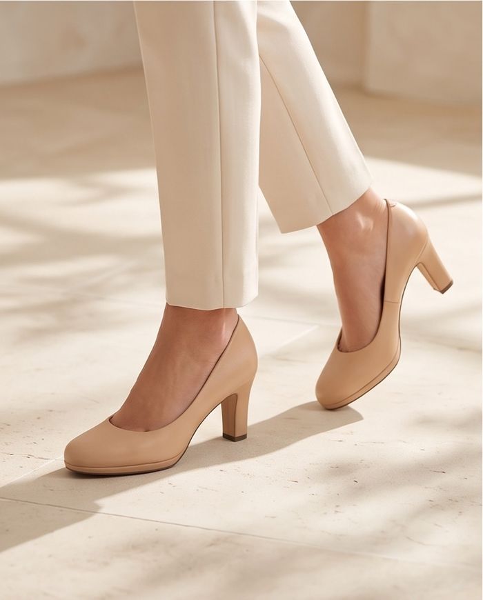 Rockport beige heel