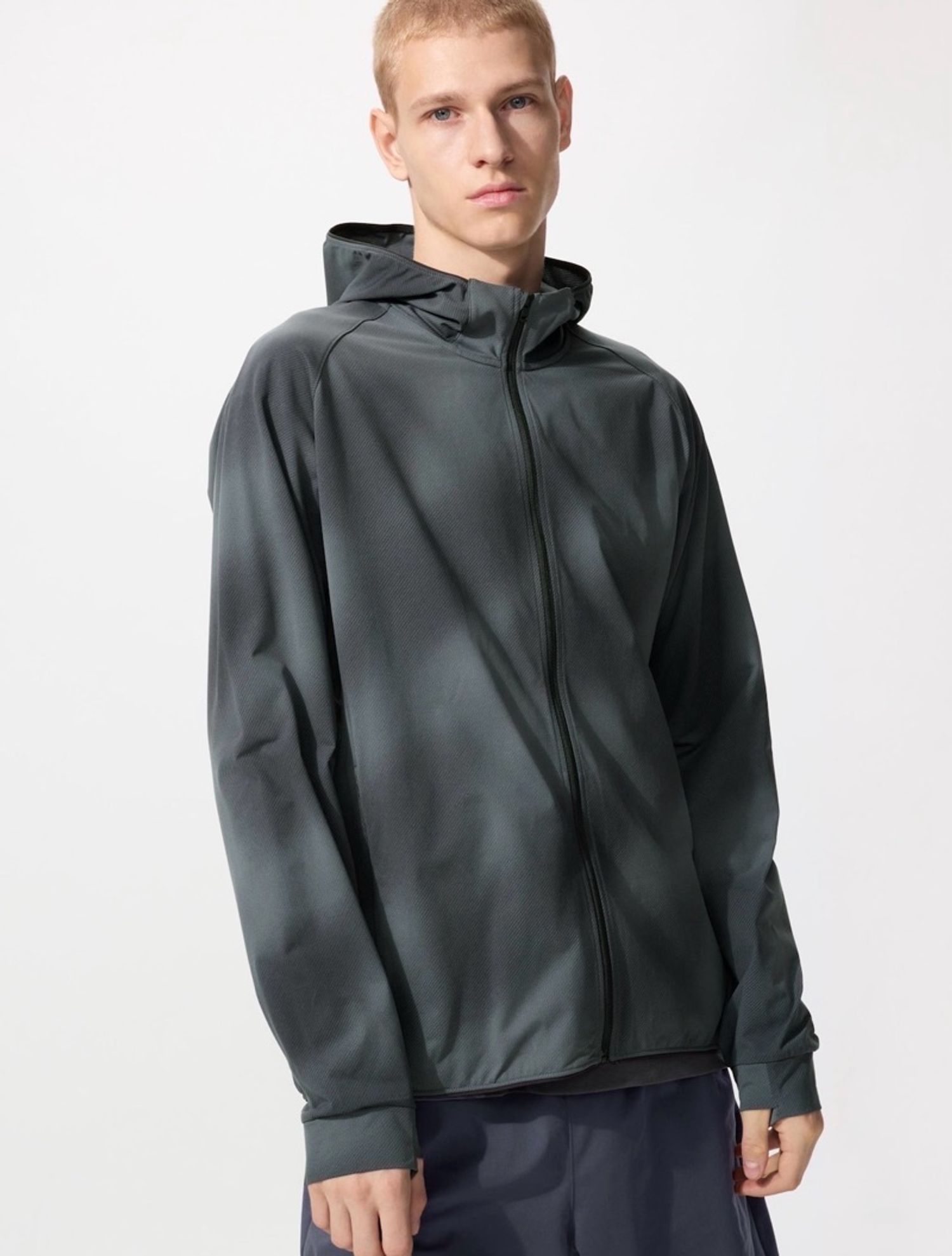 UNIQLO Нарны хамгаалалттай цамц