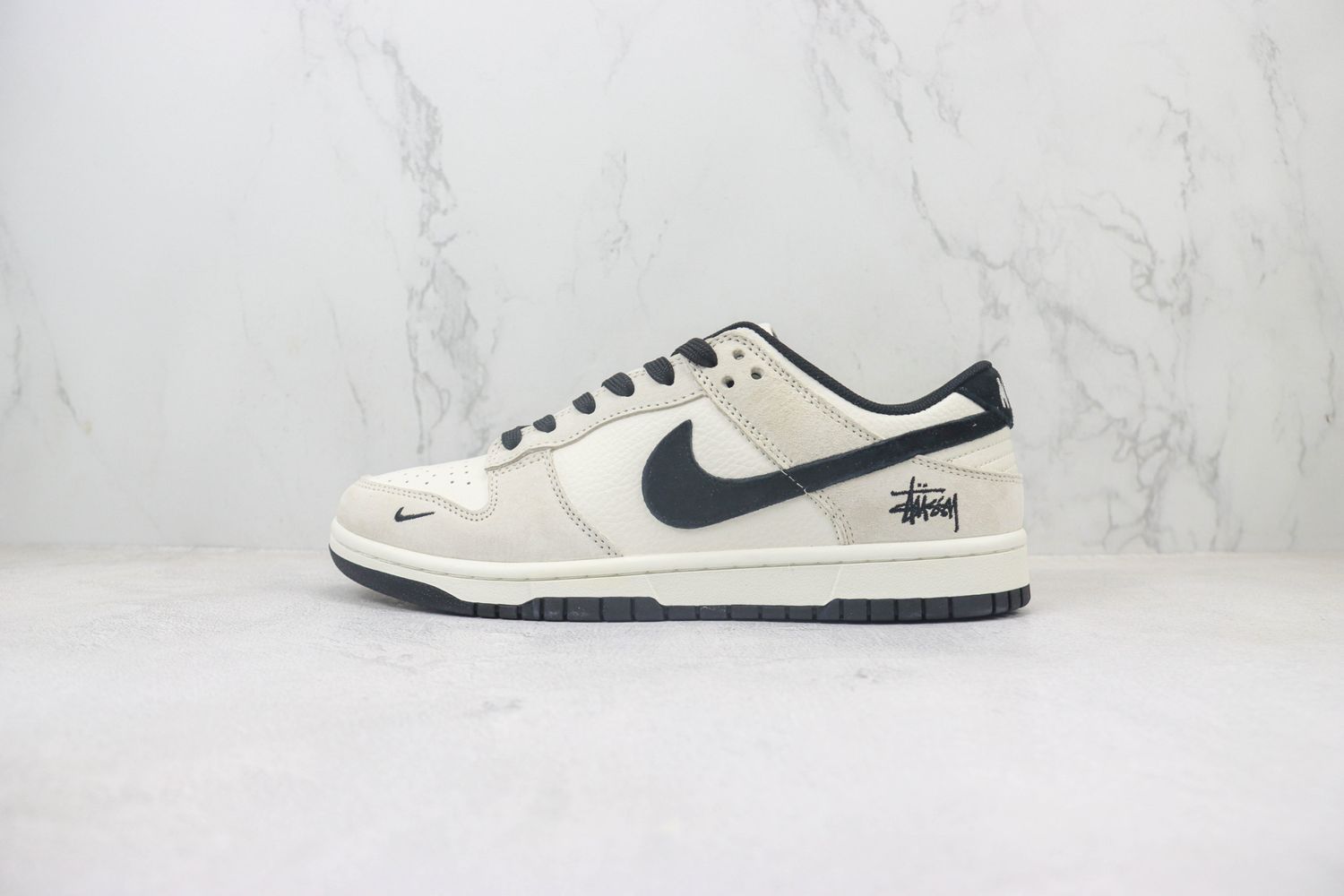 Nike SB Dunk Low x Stussy 136