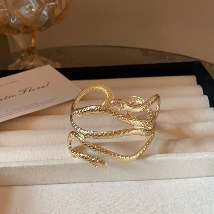 Бугалганы гоёл могой алтлаг