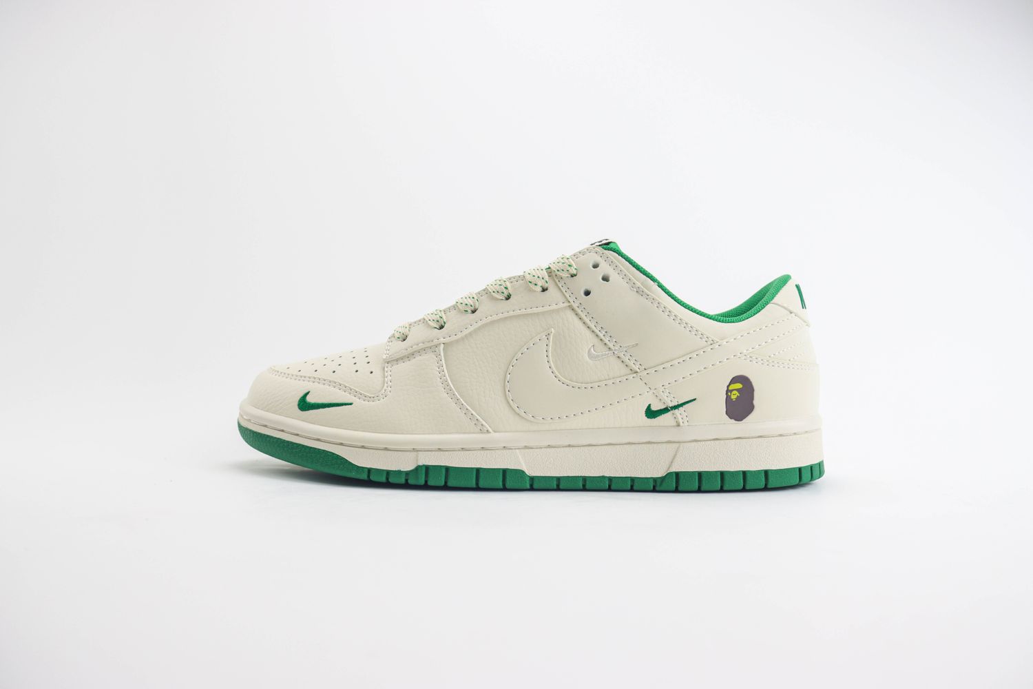 Nike SB Dunk Low DIY 02