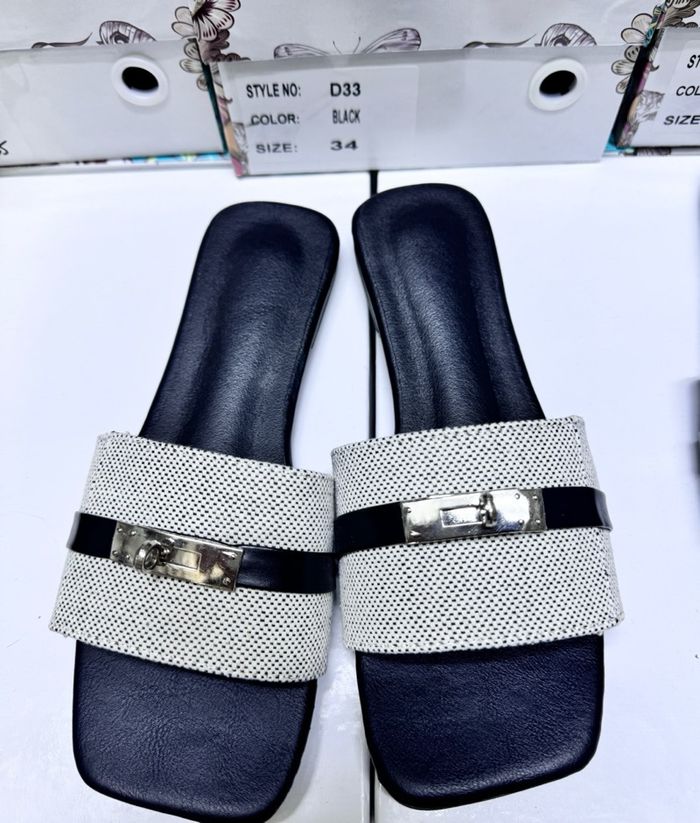 Шууд углаж өмсөх хөлд тухтай 