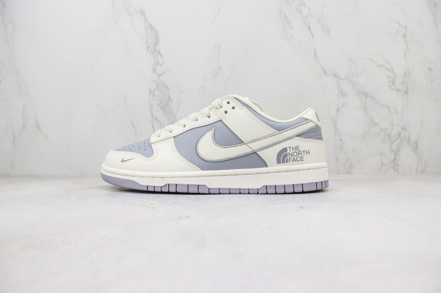 NIKE SB Dunk Low x North face 73