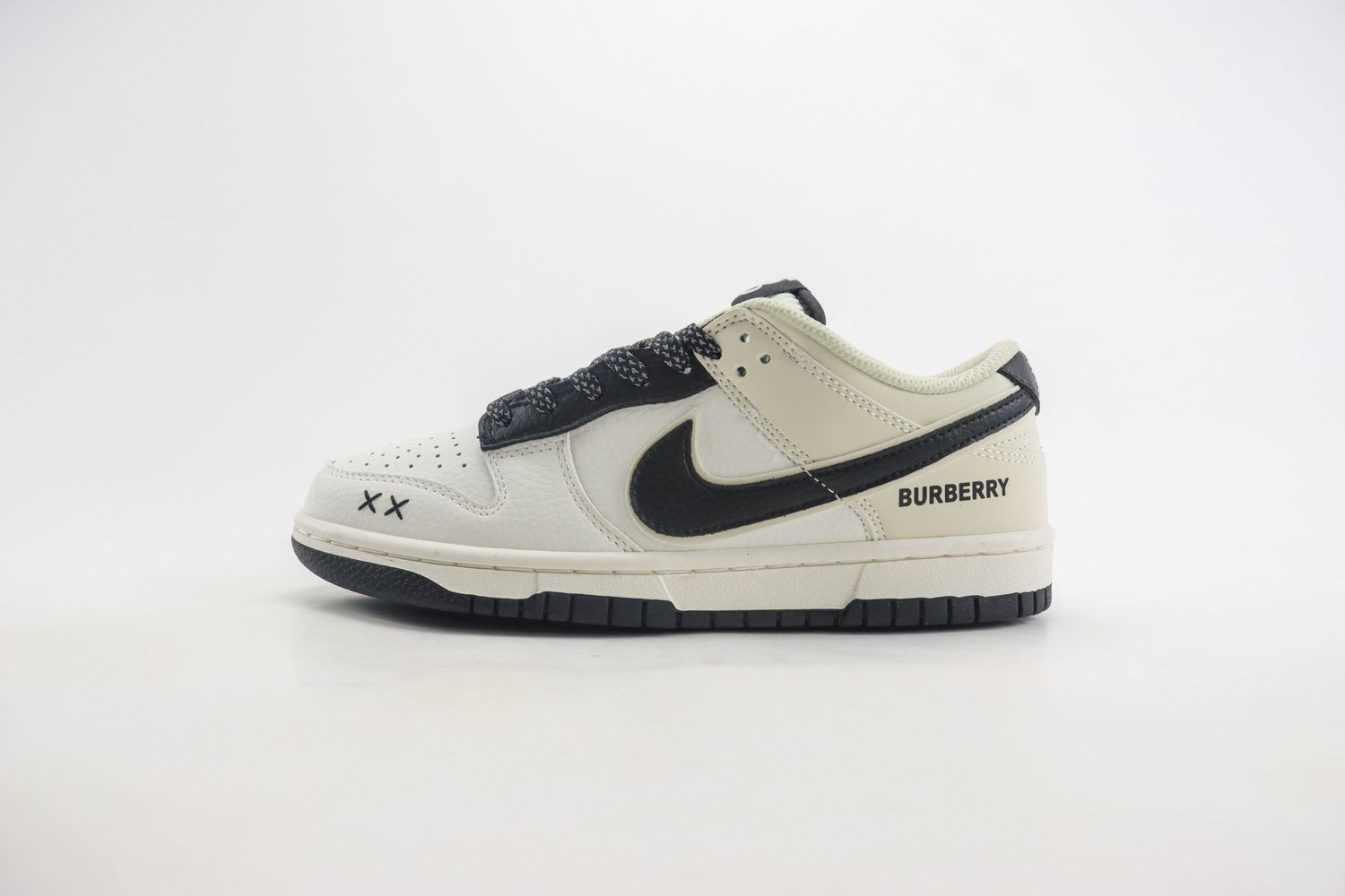  Nike SB Dunk Low x Burberry 03