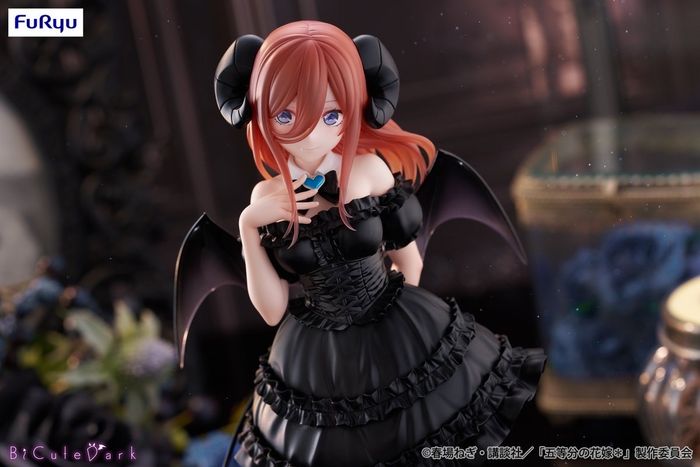 BiCuteDark - Miku Nakano
