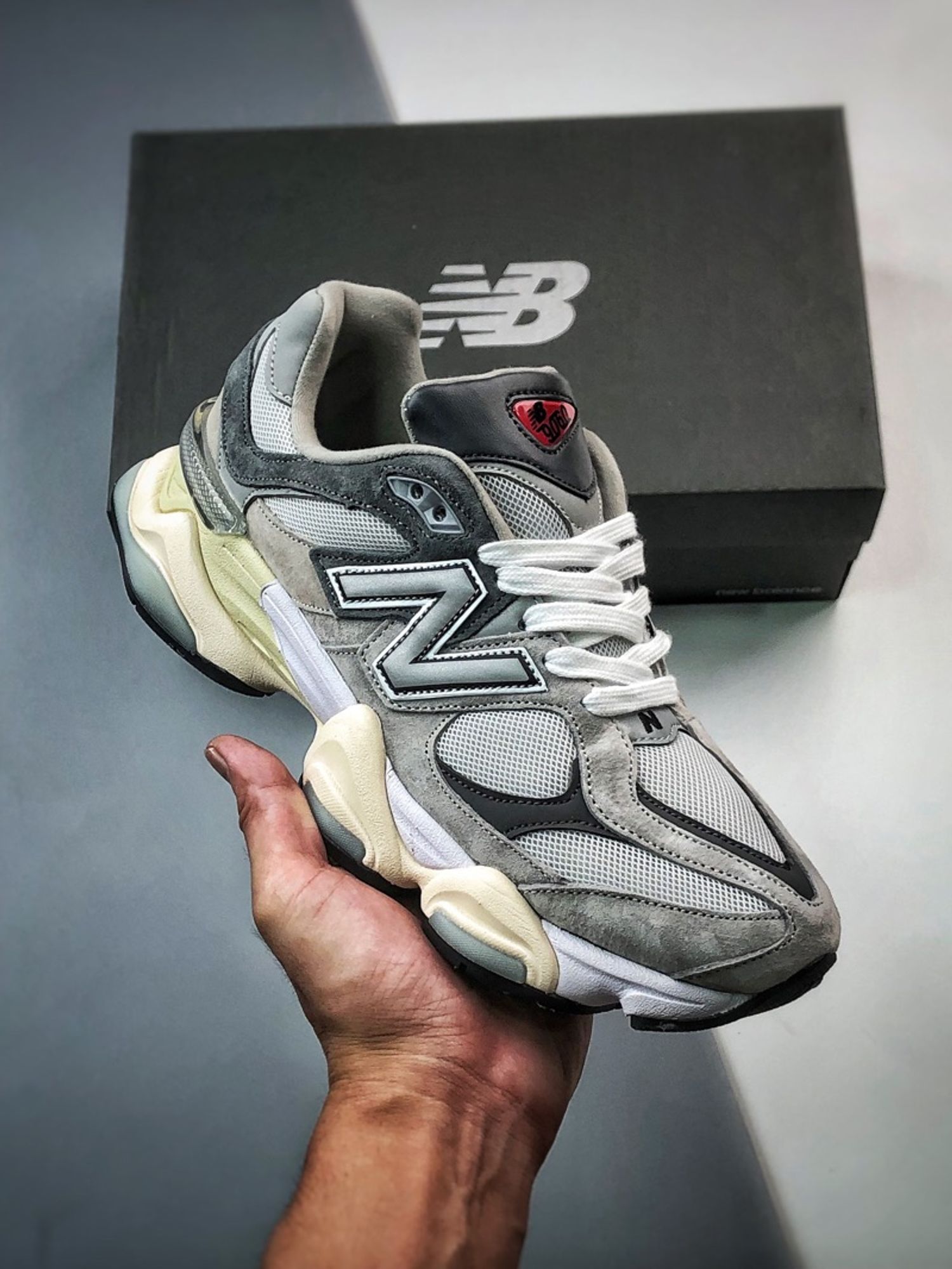 9060 “Rain Cloud Grey”