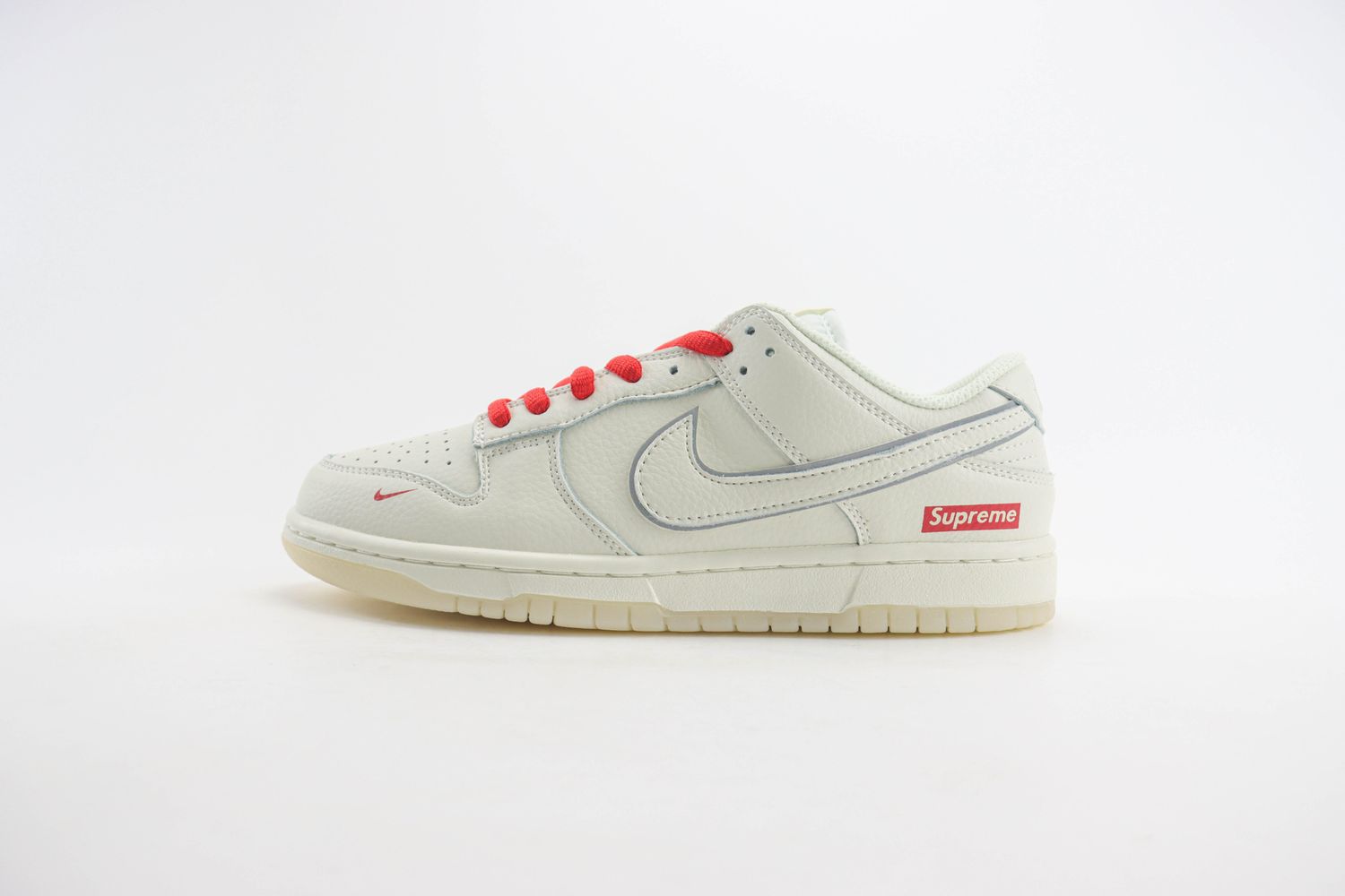Nike SB Dunk Low x Supreme 108