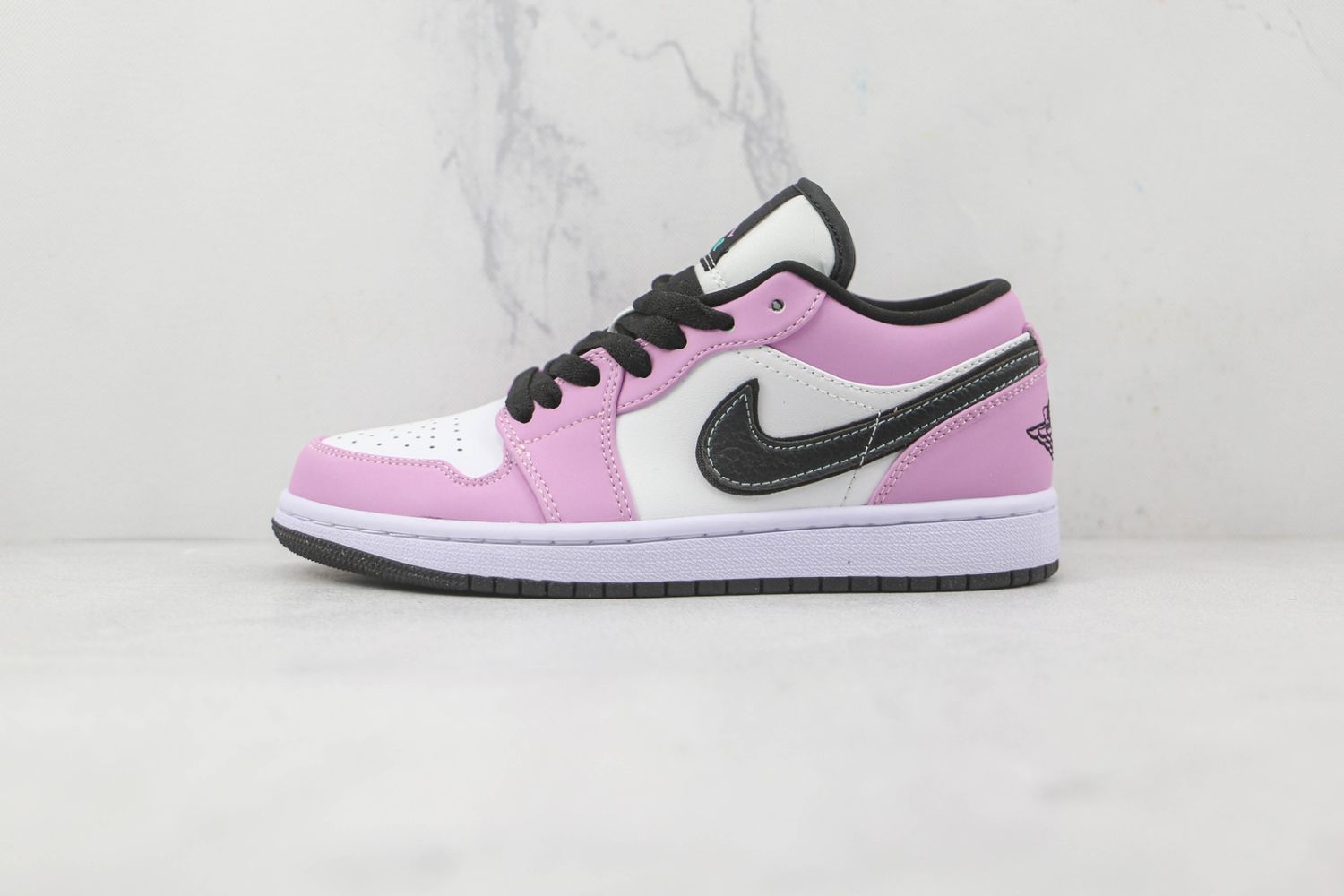 Jordan 1 Low SE Violet Shock White Black