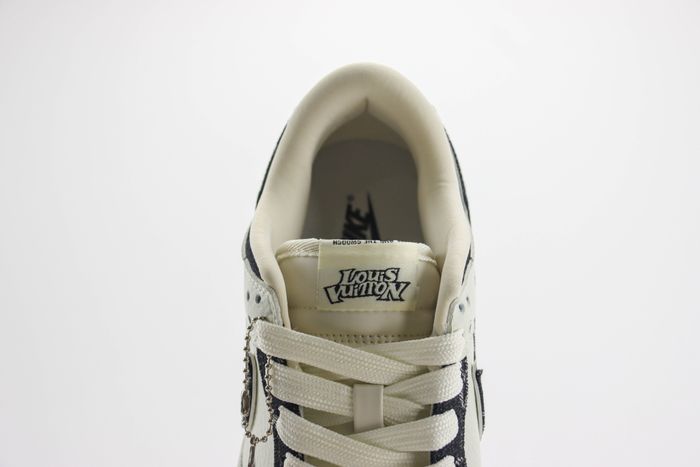  Nike SB Dunk Low x LV 35