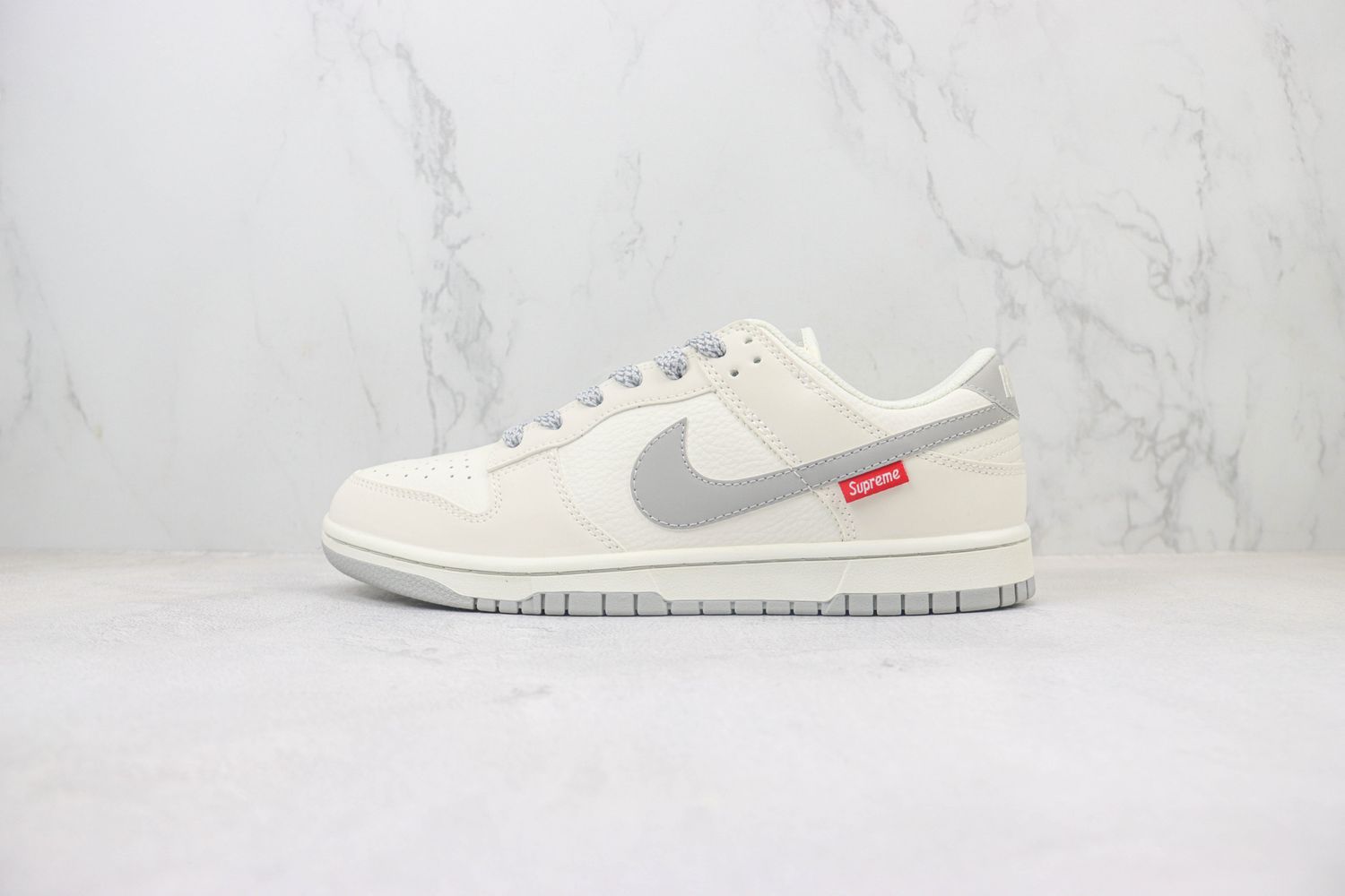 Nike SB Dunk Low x supreme 121