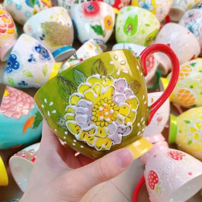 Загварлаг шаазан аяга