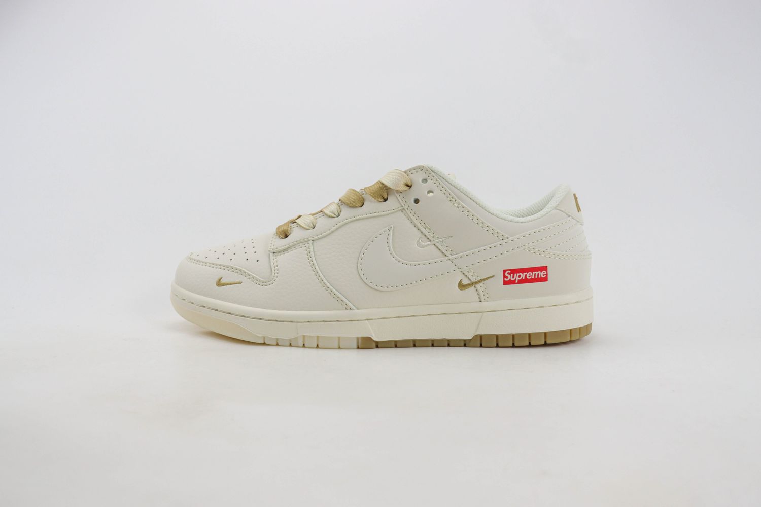  Nike SB Dunk Low x supreme 27