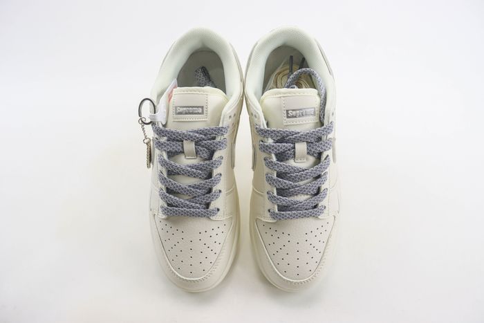 Nike SB Dunk Low x Supreme 78