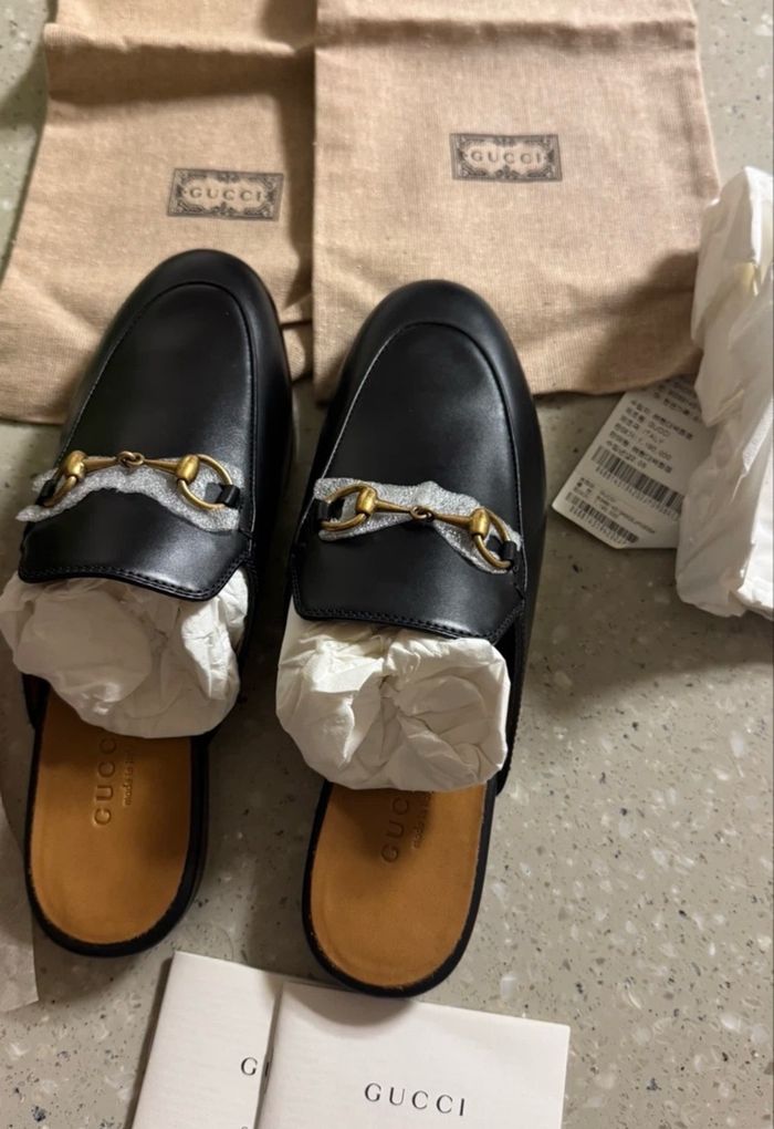 GUCCI SIZE 35.5