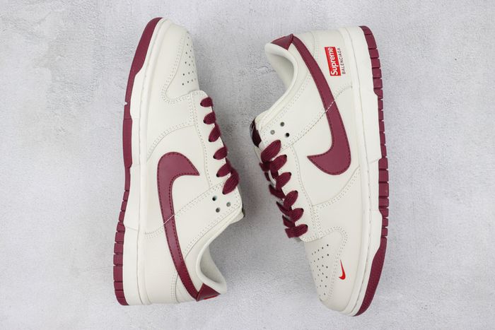 NIKE SB Dunk Low x Supreme 128