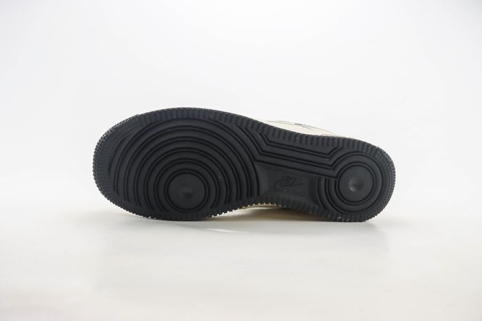 Nike Air Force 1 Low x Stussy 25