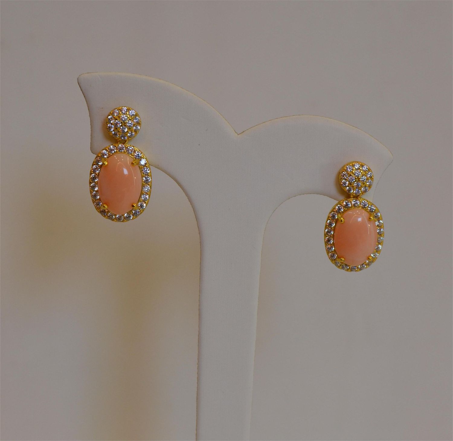 ягаан шүрэн ээмэг