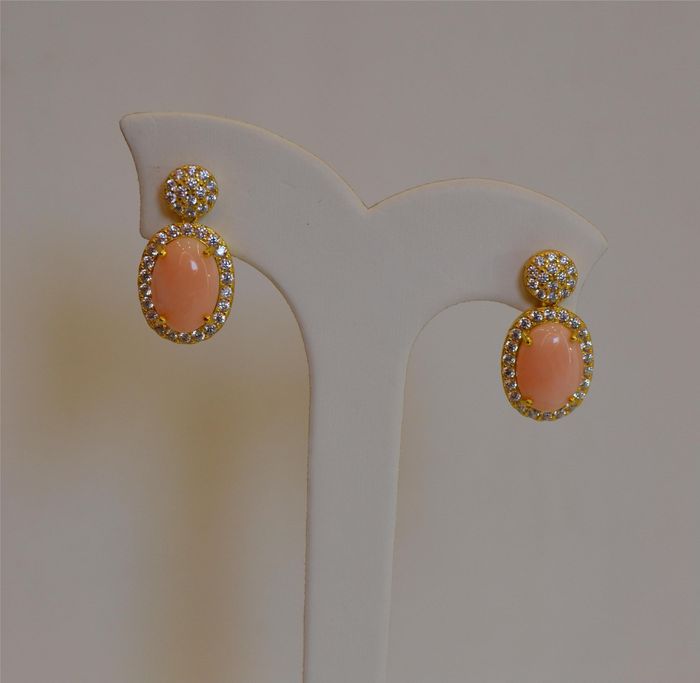 ягаан шүрэн ээмэг