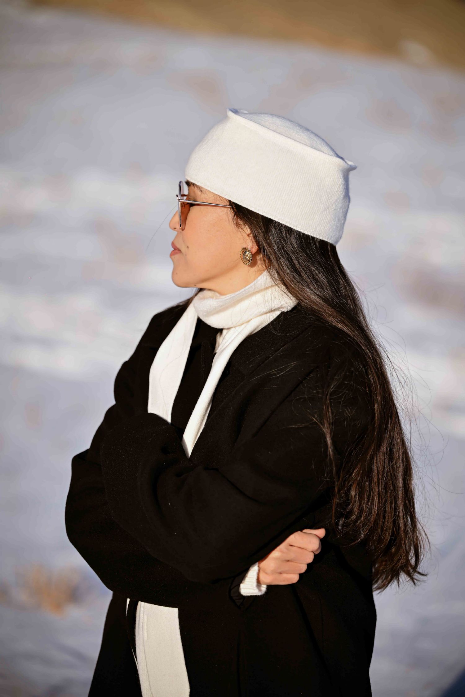 Дэнсий юу малгай цагаан